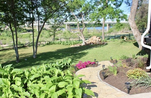 Llano Bed & Breakfast | Riverside Boutique Hotel with Family-Friendly Amenities