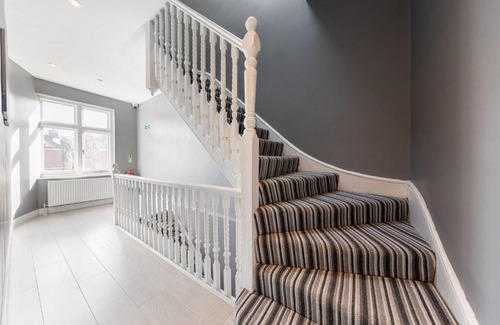 St. George's Apartment | Modern Boutique Hotel Room for Two Near Transport Links