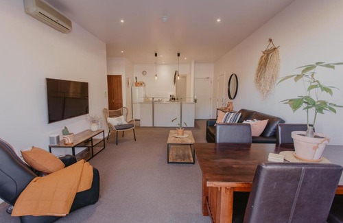 Gisborne Apartment | Stylish Boutique @ Portside Hotel with Ocean Views & Pool