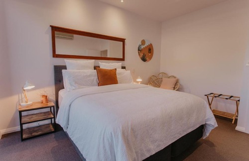 Gisborne Apartment | Stylish Boutique @ Portside Hotel with Ocean Views & Pool