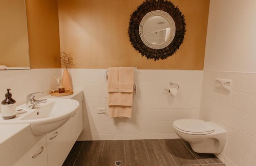 Gisborne Apartment | Stylish Boutique @ Portside Hotel with Ocean Views & Pool