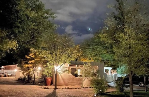 Corrales House | Boutique Retreat: Hike & Bike Minutes from City