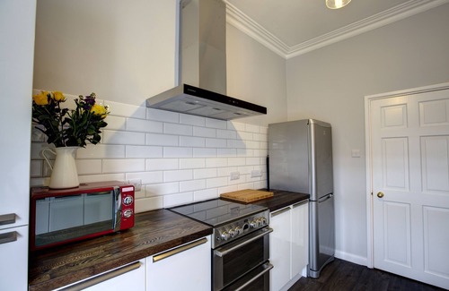 Bath Apartment | Stylish Apartment in Prime Central Location, Rated 10/10