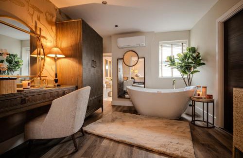 Broadstairs House | Boutique Retreat With Movie Room And Parking