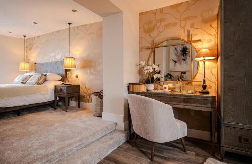 Broadstairs House | Boutique Retreat With Movie Room And Parking
