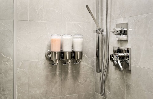 North Downtown Hotel | Stylish Boutique Room Near Downtown Mall | Rose Jean #5