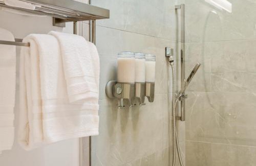 North Downtown Hotel | Boutique Room steps from Downtown Mall Rose Jean Room 1