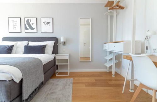 Brigittenau Apartment | Elegant Boutique Sky City Apartment with Balcony View