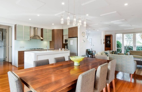 Glen Iris House | Experience Boutique Stays at Maple on Kent with Pool & Breakfast