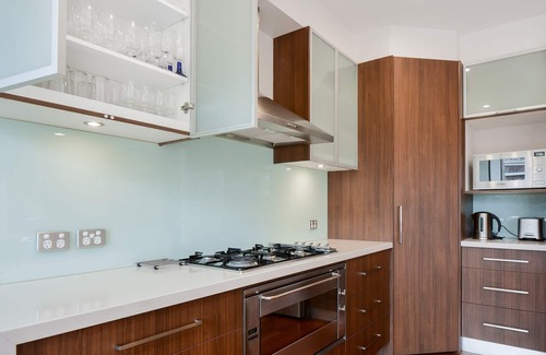 Glen Iris House | Experience Boutique Stays at Maple on Kent with Pool & Breakfast