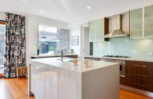 Glen Iris House | Experience Boutique Stays at Maple on Kent with Pool & Breakfast
