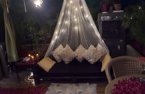 Sushant Lok Apartment | Romantic Getaway in Boutique Studio with Beautiful Terrace