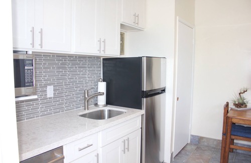 Waialae Iki Ridge Apartment | Ocean View Boutique 1 BR Retreat with Spa & Breakfast