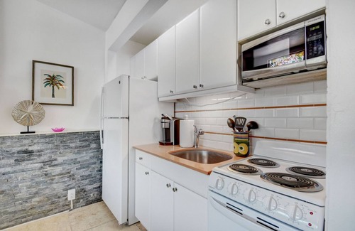 Ocean Ridge Apartment | Stylish Apartment with Pool, Steps from the Beach