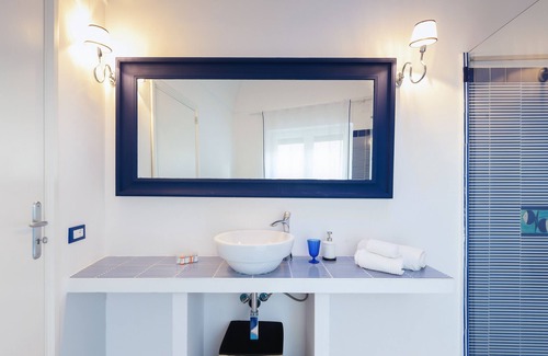 Capri House | Perfect Boutique Suite in Piazzetta with Premium Amenities