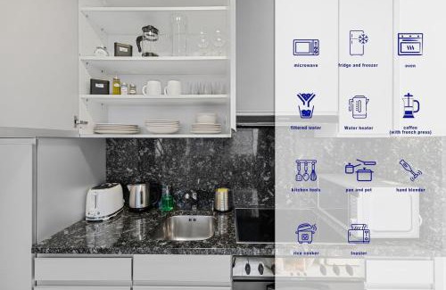 Werd Apartment | Stylish Downtown Hotel with King Bed & High-Speed Internet