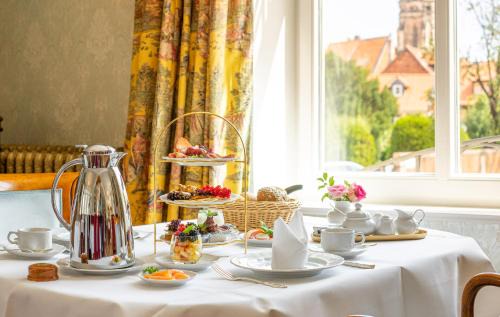 Wernigerode Hotel | Elegant Boutiquehotel Schloßpalais with Pool & Spa Amenities