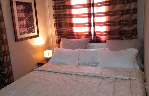 Douala Bed & Breakfast | Discover Bovy Home: Child-Friendly Retreat with Kitchen