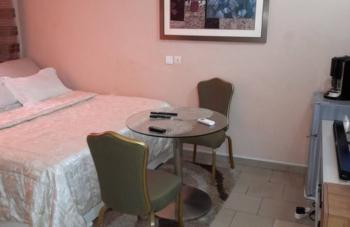 Douala Bed & Breakfast | Discover Bovy Home: Child-Friendly Retreat with Kitchen