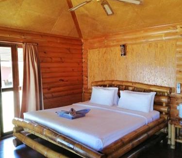 Koh Tao Resort | Relax at Bow Thong Beach Resort with Oceanfront Views