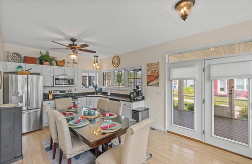 Ottawa Cottage | Experience Bow-wow on The River #5 with Pool & Dining