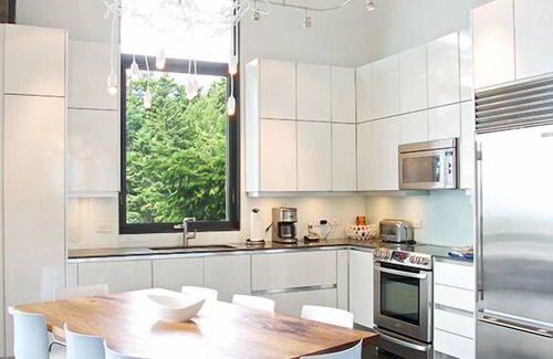 Bowen Island House | Bowen Island Boutique Beach House with Private Oceanfront