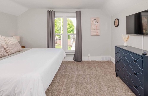 Oshkosh House | Bowen Street Bungalow: Family-Friendly Getaway with Pets