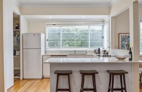 Hyams Beach House | Bowen View: Family & Pet-Friendly Retreat with 9.2 Rating