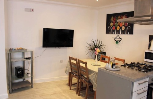Dagenham Apartment | Bowery Apartment - 2 Bedrooms 1st Floor