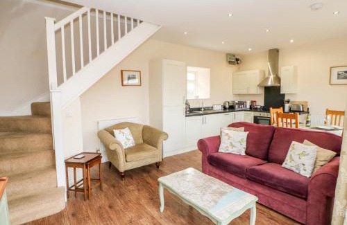 Kibblesworth House | Discover Bowes Barn: 4-Star Hotel with Pet-Friendly Perks