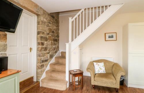 Kibblesworth House | Discover Bowes Barn: 4-Star Hotel with Pet-Friendly Perks