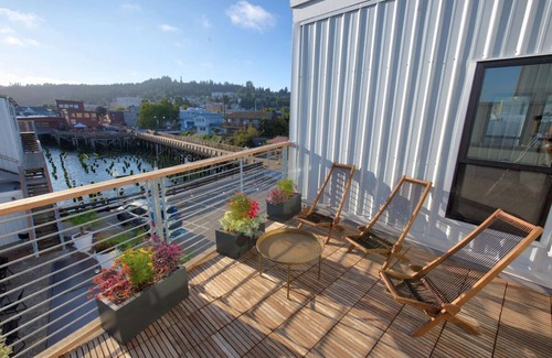 Astoria Hotel | Bowline Hotel: Pet-Friendly Trolley View King Room Awaits