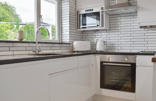 Bowness-on-Windermere Cottage | Exceptional 3 Bedroom Stay in Bowness-on-Windermere