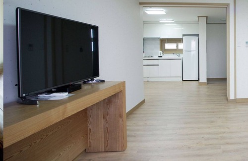 Jungmun House | Discover Bowoohill: Highly Rated Stay with Family-Friendly Perks