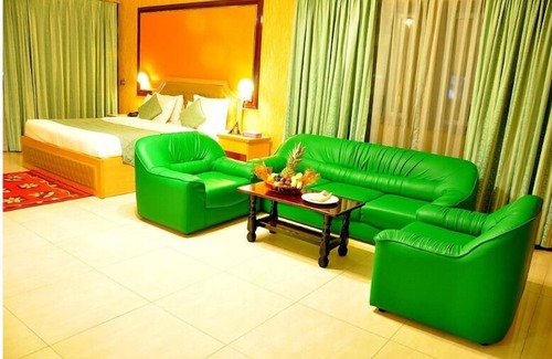 Al Ghubrah Ash Shamaliyyah Hotel | Discover Bowshar International Hotel: Family-Friendly Retreat
