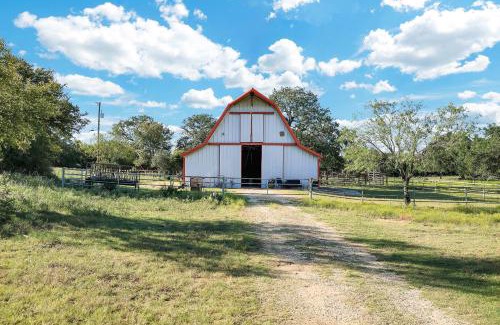 Fair Oaks Ranch House | Box 3- A Birdy Vacation Rental