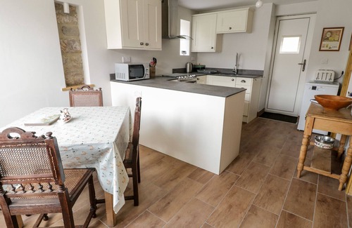 Oxenhope Cottage | Charming Box Tree Cottage: Pet-Friendly Getaway in Oxenhope