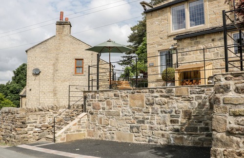 Oxenhope Cottage | Charming Box Tree Cottage: Pet-Friendly Getaway in Oxenhope