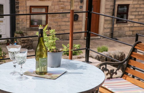 Oxenhope Cottage | Charming Box Tree Cottage: Pet-Friendly Getaway in Oxenhope