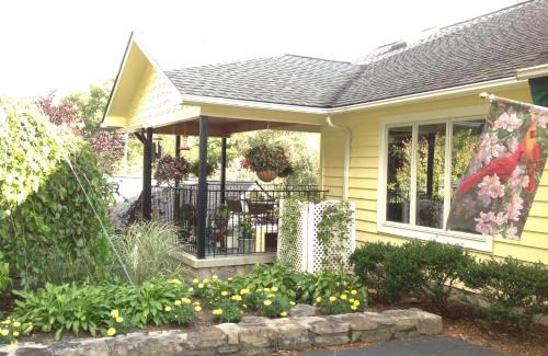 Blowing Rock Hotel | Pet-Friendly Boxwood Lodge Blowing Rock Near Boone