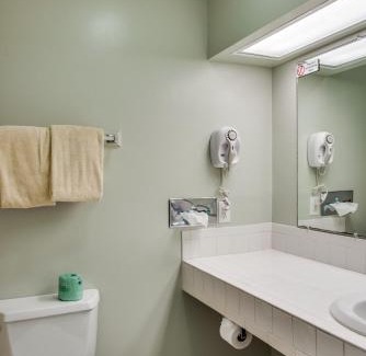 Blowing Rock Hotel | Pet-Friendly Boxwood Lodge Blowing Rock Near Boone