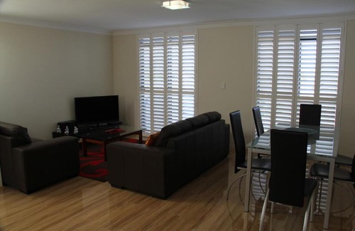 Hamilton Hill House | Discover Boyd Sea View: Guest Rated 9/10 for Quality
