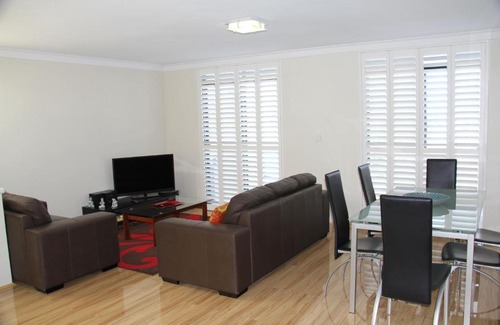 Hamilton Hill House | Discover Boyd Sea View: Guest Rated 9/10 for Quality