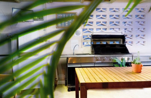 Tannum Sands Hotel | Boyne Island Motel and Villas