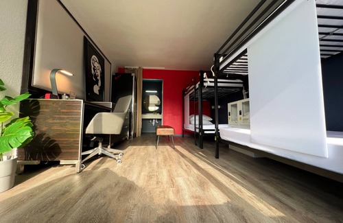 Greater Heights Hotel | Budget-Friendly Bposhtels Houston with Pool and Spa Access