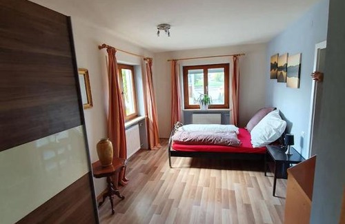 Gemarkung Hailtingen Apartment | Cozy Bräuhaus Appartement with Kitchen & Breakfast Included