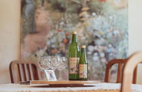 Brosarp Apartment | Family-Friendly Retreat at Brösarp Källagården Stora Gårdslägenheten