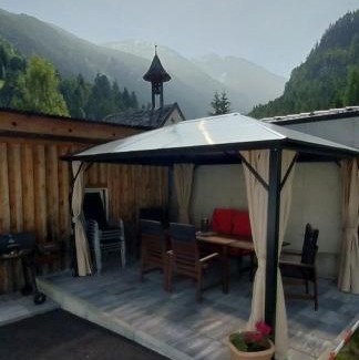 Sankt Leonhard im Pitztal House | Family-Friendly Brügglers Ferienhäuser with Kitchen & High Ratings