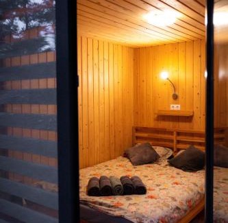 Upesgriva House | Family-Friendly Brīvdienu māja Jaunzvīņas with Hot Tub