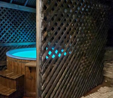 Pieriga House | Pet-Friendly Brīvdienu māja Pakavi with Hot Tub Amenities